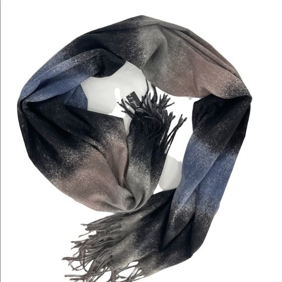 Beautiful women’s scarf, approximate measurements 28” x 70” - Picture 1 of 4